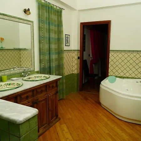 Van's Bed & Breakfast *